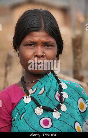 Kamar woman Tribal silver coin, sans col, Village Matal Chattisgadh, Inde Banque D'Images