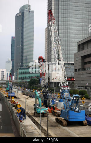 Le centre de Jakarta, Jakarta, Indonésie. 24 juillet, 2014. Le Mass Rapid Transit ou projet MRT sur la rue principale de Jakarta. Le vainqueur de l'élection présidentielle indonésienne 9 juillet fait face à de sérieux défis pour maintenir l'économie de l'Asie du sud-est haut sur la voie, de couper les subventions des carburants et de lutte contre la corruption à réorganiser et renforcer l'infrastructure de craquements prévues sur les pauvres. © Afriadi Hikmal/ZUMA/Alamy Fil Live News Banque D'Images