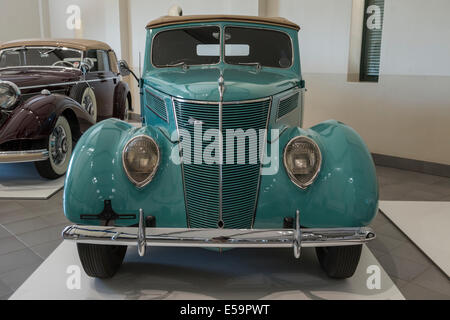 Phaeton Ford V8 de luxe, Franschhoek Motor Museum, Afrique du Sud Banque D'Images