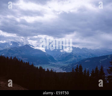 Le Hoher Tenn et grosses Weisbachhorn et le Kitzsteinhorn au-dessus du Zeller See Zell am See Salzbourg Autriche Banque D'Images