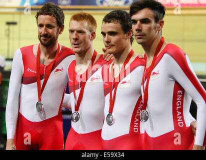 Glasgow, Ecosse. 24 juillet, 2014. Les Jeux du Commonwealth de Glasgow. Mens 400m Vélo de course poursuite par équipe remise de médaille du vélodrome Sir Chris Hoy. L'Australie a remporté l'or avec Jack, Borridge Edmondoson Luke Davison, Alex et Glenn O'Shea, l'Angleterre a gagné l'argent avec Steven Burke, Ed Clancy, Andy Tennant et Bradley Wiggins de bronze avec la Nouvelle-Zélande à Shane Archbold, Pieter Bulling, Dylan Kennett et Marc Ryan : Action Crédit Plus Sport/Alamy Live News Banque D'Images