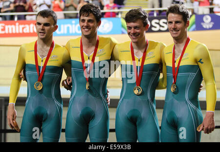 Glasgow, Ecosse. 24 juillet, 2014. Les Jeux du Commonwealth de Glasgow. Mens 400m Vélo de course poursuite par équipe remise de médaille du vélodrome Sir Chris Hoy. L'Australie a remporté l'or avec Jack, Borridge Edmondoson Luke Davison, Alex et Glenn O'Shea, l'Angleterre a gagné l'argent avec Steven Burke, Ed Clancy, Andy Tennant et Bradley Wiggins de bronze avec la Nouvelle-Zélande à Shane Archbold, Pieter Bulling, Dylan Kennett et Marc Ryan : Action Crédit Plus Sport/Alamy Live News Banque D'Images