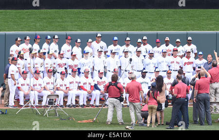 Minneapolis, Minnesota, USA. 15 juillet, 2014. L'équipe d'étoiles de la ligue américaine MLB Groupe : membres de l'équipe d'étoiles de la ligue américaine y compris Koji Uehara des Boston Red Sox et Yu Darvish des Texas Rangers posent pour une photo de groupe avant la Ligue Majeure de Baseball 2014 All-Star Game au champ cible à Minneapolis, Minnesota, United States . © AFLO/Alamy Live News Banque D'Images