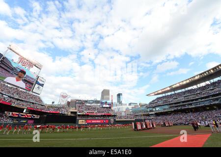 Minneapolis, Minnesota, USA. 15 juillet, 2014. Vue générale : MLB l'écran affiche des étoiles de la ligue américaine Yu Darvish des Texas Rangers au cours de la cérémonie d'avant-match avant la Ligue Majeure de Baseball 2014 All-Star Game au champ cible à Minneapolis, Minnesota, United States . © AFLO/Alamy Live News Banque D'Images