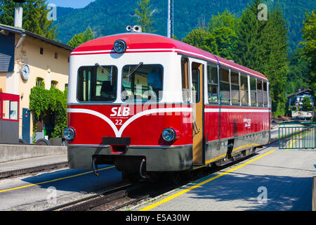 Saint Wolfgang, Autriche - Août 6, 2014 : locomotive diesel d'un chemin de fer allant de vintage Pic Schafberg (1783m) Banque D'Images