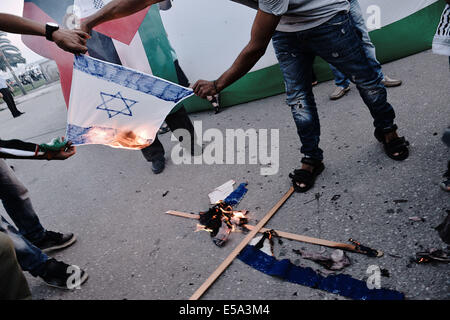 Thessalonique, Grèce. 24 juillet, 2014. Des centaines de réfugiés palestiniens vivant en Grèce a démontré dans le centre de Thessalonique contre les attaques de l'armée israélienne dans la bande de Gaza. Credit : Giannis Papanikos/NurPhoto/ZUMA/Alamy Fil Live News Banque D'Images