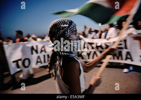 Thessalonique, Grèce. 24 juillet, 2014. Des centaines de réfugiés palestiniens vivant en Grèce a démontré dans le centre de Thessalonique contre les attaques de l'armée israélienne dans la bande de Gaza. Credit : Giannis Papanikos/NurPhoto/ZUMA/Alamy Fil Live News Banque D'Images