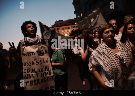 Thessalonique, Grèce. 24 juillet, 2014. Des centaines de réfugiés palestiniens vivant en Grèce a démontré dans le centre de Thessalonique contre les attaques de l'armée israélienne dans la bande de Gaza. Credit : Giannis Papanikos/NurPhoto/ZUMA/Alamy Fil Live News Banque D'Images