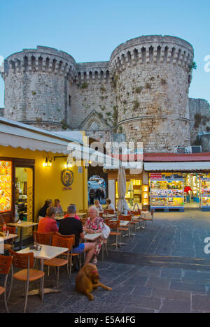 Marine gate, la rue Ermou, vieille ville, la ville de Rhodes, l'île de Rhodes, Dodécanèse, Grèce, Europe Banque D'Images