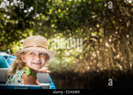 Caucasian girl smiling outdoors Banque D'Images