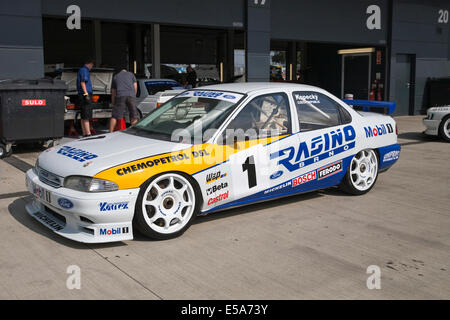 Towcester, UK. 25 juillet 2014, une Ford allant dans le pitts à Silverstone. Credit : Keith Larby/Alamy live news Banque D'Images