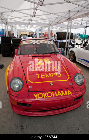 Towcester, UK. 25 juillet 2014, Porsche numéro 26 entrer dans le pitts à Silverstone. Credit : Keith Larby/Alamy live news Banque D'Images