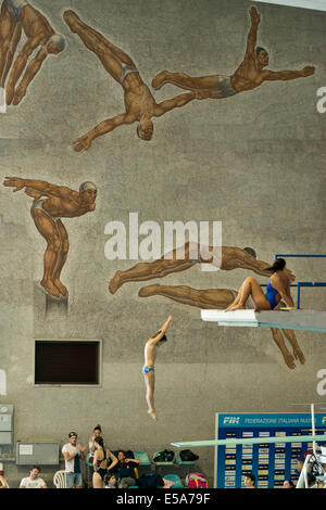 Rome. L'Italie. Mosaïques de l'ère fasciste Palazzo delle piscine, une partie de la Foro Italico complexe sportif. Banque D'Images