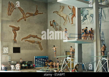 Rome. L'Italie. Mosaïques de l'ère fasciste Palazzo delle piscine, une partie de la Foro Italico complexe sportif. Banque D'Images