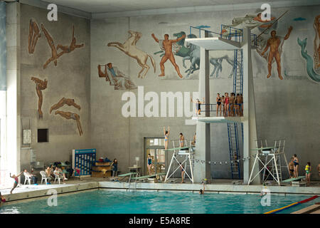 Rome. L'Italie. Mosaïques de l'ère fasciste Palazzo delle piscine, une partie de la Foro Italico complexe sportif. Banque D'Images