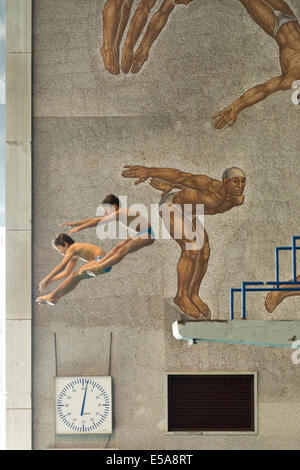 Rome. L'Italie. Mosaïques de l'ère fasciste Palazzo delle piscine, une partie de la Foro Italico complexe sportif. Banque D'Images