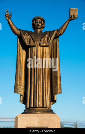Statue de Francysk Skaryna face à la Bibliothèque nationale du Bélarus, Minsk, Bélarus Banque D'Images
