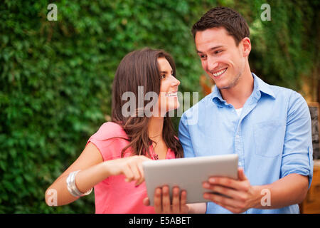 Jeune couple, Debica, Pologne Banque D'Images