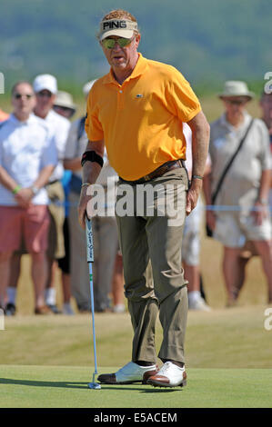 Porthcawl, Pays de Galles, Royaume-Uni. Le 25 juillet, 2014. Miguel Angel Jiménez, de mettre l'Espagne au cours de la deuxième journée de l'Open Golf Championship au Royal Porthcawl Golf Club dans le sud du Pays de Galles cet après-midi. Credit : Phil Rees/Alamy Live News Banque D'Images