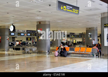 Arrivées et départs à l'aéroport international de Tenerife Sud Banque D'Images