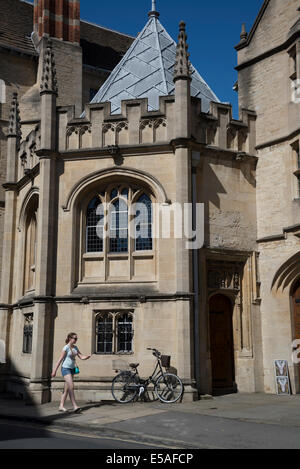 Bicycle leaning on Hertford College house dans Catte Street, Oxford, England, UK Banque D'Images