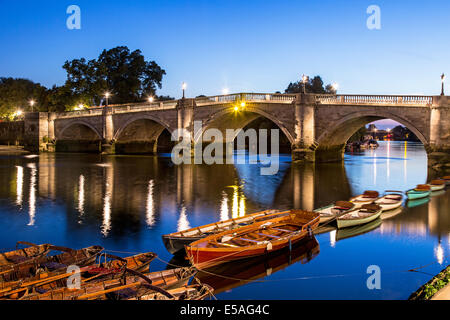 Richmond Bridge la nuit Surrey UK Banque D'Images