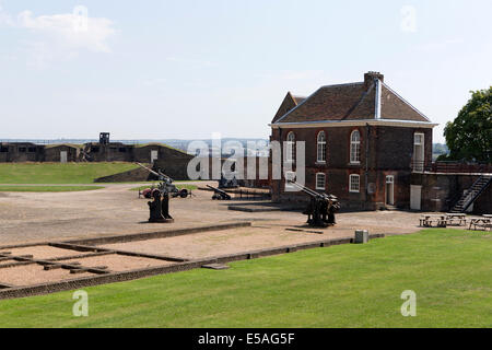 Maison de gardien et chapelle à Tilbury Fort, Essex, Angleterre, Royaume-Uni. Banque D'Images