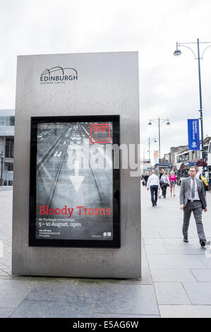 Panneau d'affiche sur Lothian Road advertising la sanglante des tramways theatre production au Traverse Theatre Edinburgh Banque D'Images