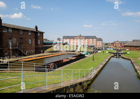 Whitby verrous sur du canal de Shropshire Union au niveau national Waterways Museum à Ellesmere Port, Wirral, Cheshire, Angleterre, Royaume-Uni, Angleterre Banque D'Images