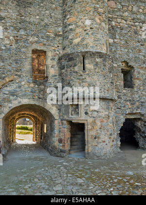 Château BALVENIE PRÈS DE DUFFTOWN ECOSSE INTÉRIEUR AVEC GRILLE EN FER YETT UNIQUE À L'ENTRÉE Banque D'Images