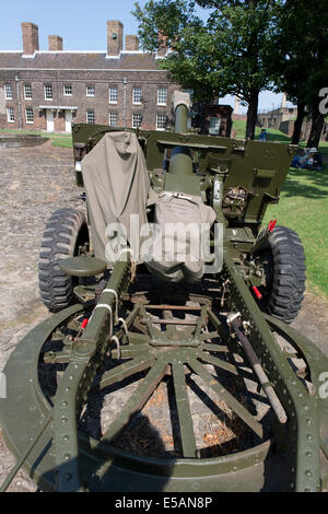 Obusier de 25 livres livre des pièces d'artillerie sur la place à Tilbury Fort, Essex, Angleterre, Royaume-Uni. Banque D'Images