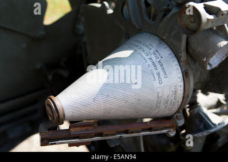 Probert échelle de distance cône sur un obusier de 25 livres livre des pièces d'artillerie sur la place à Tilbury Fort, Essex, Angleterre, Royaume-Uni. Banque D'Images