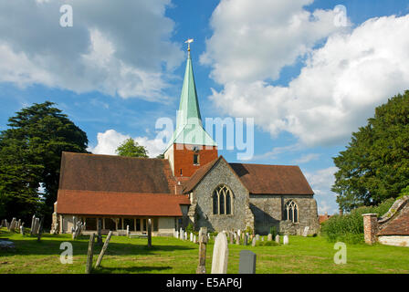 L'église de St Mary et St Gabriel, dans le village de South Harting, West Sussex, Angleterre, Royaume-Uni Banque D'Images