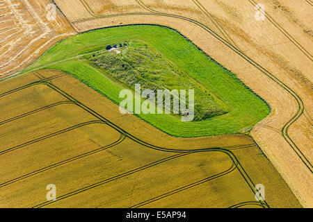 Vue aérienne de West Kennet Long Barrow, Wiltshire, Royaume-Uni. JMH6184 Banque D'Images