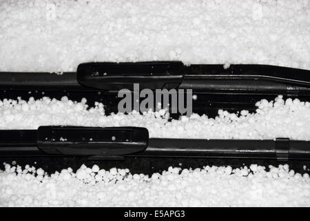 Blanc avec de l'essuie-grêle en hiver Banque D'Images