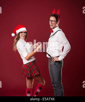 Cute couple flirting in christmas time Debica, Pologne Banque D'Images