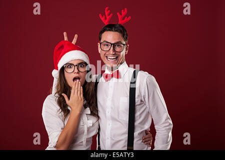 Couple Nerd s'amuser dans le temps de Noël Debica, Pologne Banque D'Images