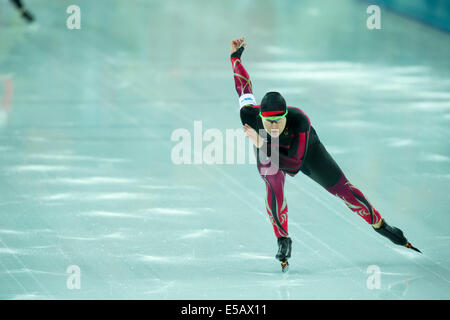 Jenny Wolf (GER) qui se font concurrence sur les 1000m en patinage de vitesse aux Jeux Olympiques d'hiver de Sotchi en 2014, Banque D'Images