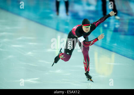 Jenny Wolf (GER) qui se font concurrence sur les 1000m en patinage de vitesse aux Jeux Olympiques d'hiver de Sotchi en 2014, Banque D'Images