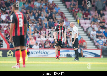 Bournemouth, Dorset, UK. Le 25 juillet, 2014. Pré saison Friendly. AFC Bournemouth et Southampton. Harry Arter est averti après une forte poussée en représailles d'un incident antérieur. Credit : Action Plus Sport/Alamy Live News Banque D'Images