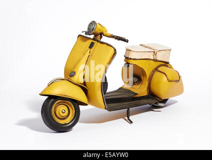 Vieux scooter jaune Banque D'Images