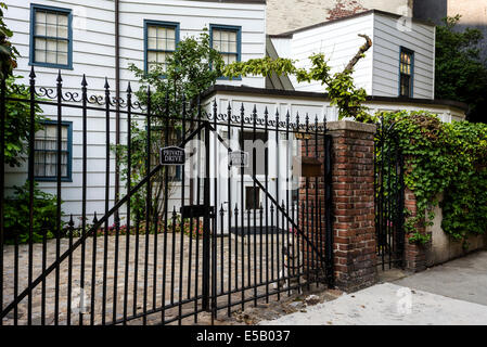 New York, NY - 25 juillet 2014 - Greenwich Village Blanc vente maison pour $20 millions de dollars. ©Stacy Walsh Rosenstock/Alamy Banque D'Images