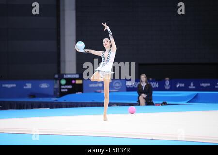 Glasgow, Ecosse, Royaume-Uni. 26 juillet, 2014. Journée des Jeux du Commonwealth 3. La gymnastique rythmique. Glasgow, Ecosse, Royaume-Uni. Laura Halford (Pays de Galles) prend la médaille de bronze dans la discipline à billes © Neville Styles/Alamy Live News Crédit : Neville Styles/Alamy Live News Banque D'Images