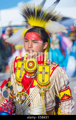 Native American boy prend part au 25e Congrès annuel de la tribu Paiute Pow Wow à Las Vegas Banque D'Images