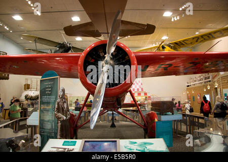 Amelia Earhart's red Lockheed Vega 5B, dans lequel elle est devenue la première femme à faire un solo de traversée de l'Atlantique. Banque D'Images