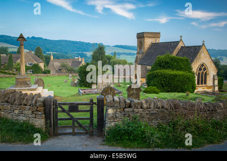 Tôt le matin sur le village des Cotswolds, Gloucestershire, Angleterre Snowshill Banque D'Images