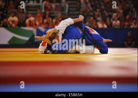 Glasgow, Ecosse, Royaume-Uni. 26 juillet, 2014. Les scènes dramatiques comme Euan Burton combat Jason Koster pour aller jusqu'à la Men's -100kg Finale. Crédit : Michael Preston/Alamy Live News Banque D'Images