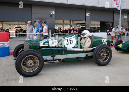 Towcester, UK. Le 25 juillet, 2014. La préparation avant le départ de la course à Silverstone. Credit : Keith Larby/Alamy Live News Banque D'Images