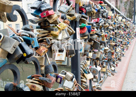 Cadenas d'amour sur le pont de Prague Kampa Certovka Banque D'Images