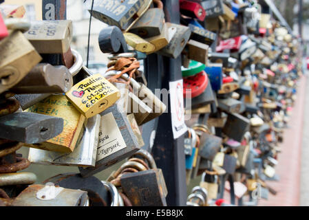 Cadenas d'amour sur le pont de Prague Kampa Certovka Banque D'Images